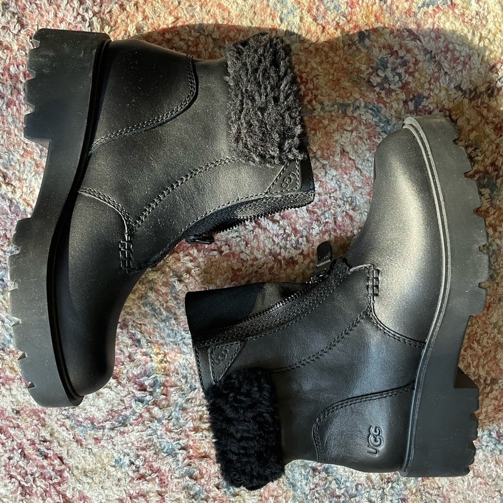 UGG Women's CZERIESA Combat boot
